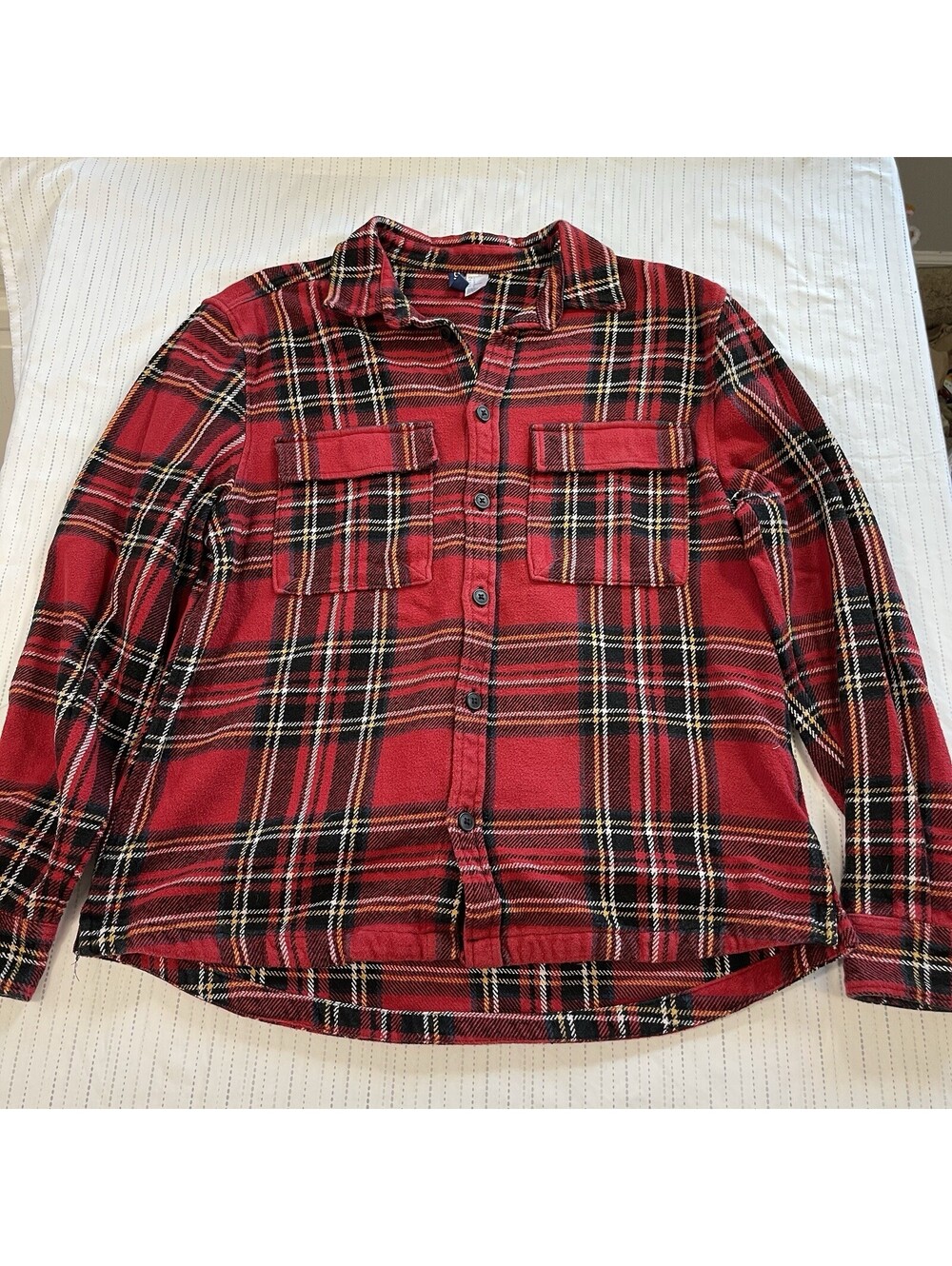 H&M Divided Men’s L Red Plaid Flannel Long Sleeve Button-Up Point Collar